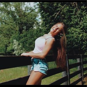 Meet your Posher, Lauren